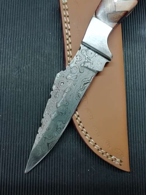 HANDMADE DAMASCUS STEEL HUNTING KNIFE !!!