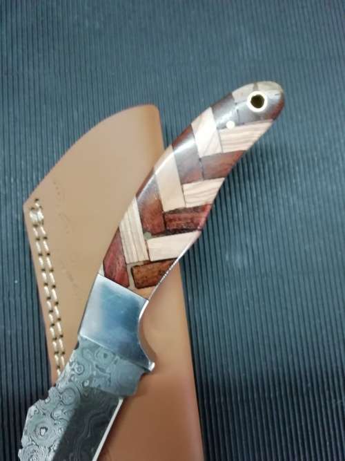 HANDMADE DAMASCUS STEEL HUNTING KNIFE !!!