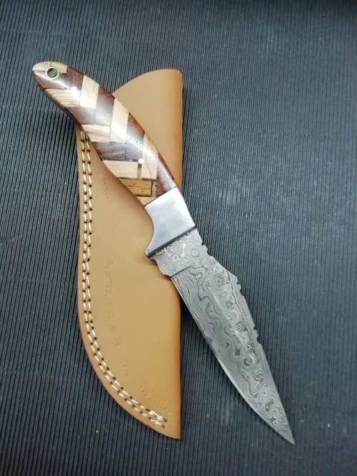HANDMADE DAMASCUS STEEL HUNTING KNIFE !!!