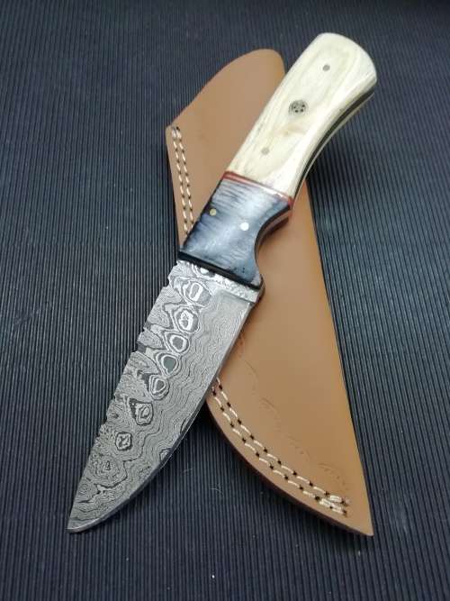 HANDMADE DAMASCUS STEEL HUNTING KNIFE !!!