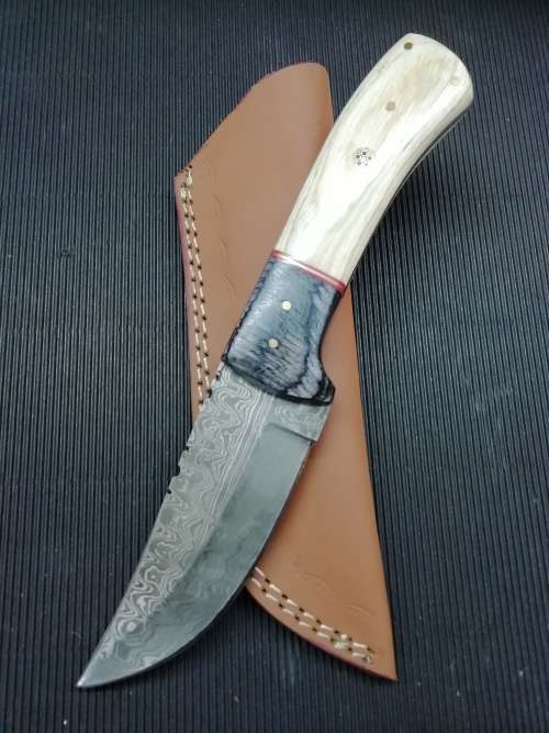 HANDMADE DAMASCUS STEEL HUNTING KNIFE !!!