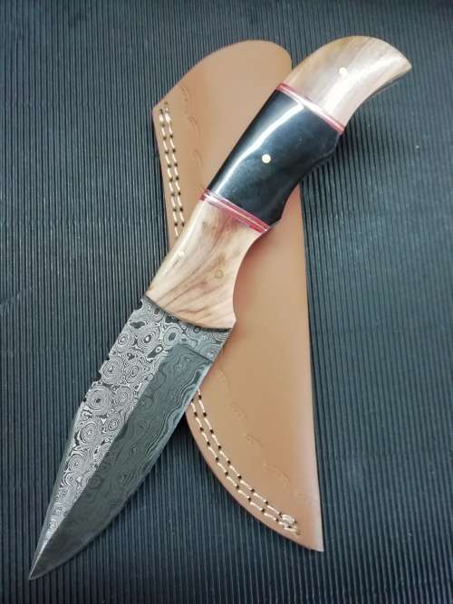 HANDMADE DAMASCUS STEEL HUNTING KNIFE !!!