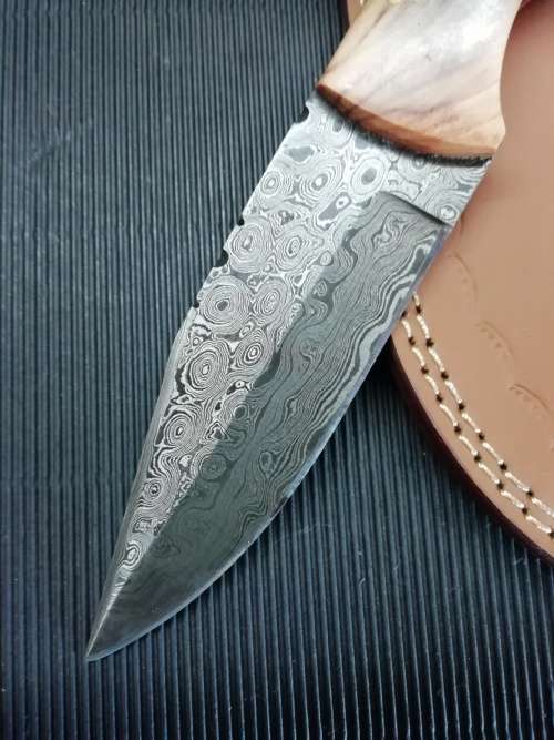 HANDMADE DAMASCUS STEEL HUNTING KNIFE !!!