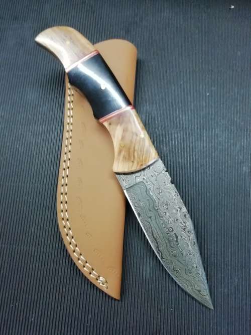 HANDMADE DAMASCUS STEEL HUNTING KNIFE !!!