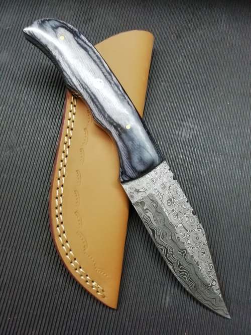 HANDMADE DAMASCUS STEEL HUNTING KNIFE !!!
