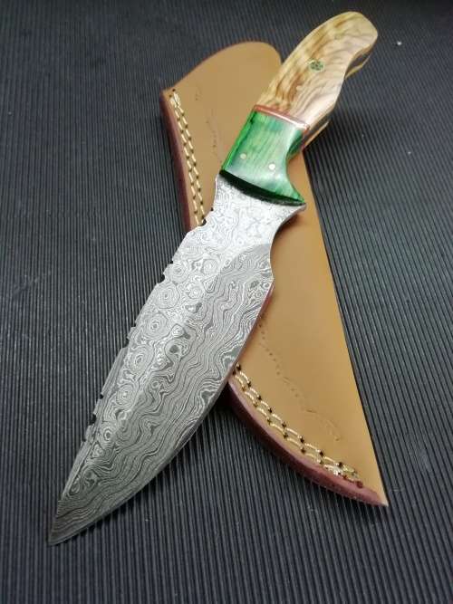 HANDMADE DAMASCUS STEEL HUNTING KNIFE !!!