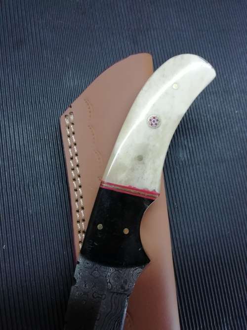 HANDMADE DAMASCUS STEEL HUNTING KNIFE !!!