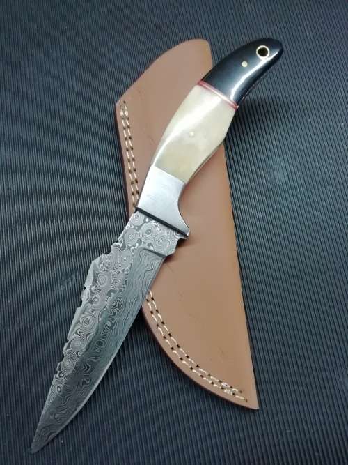 HANDMADE DAMASCUS STEEL HUNTING KNIFE !!!