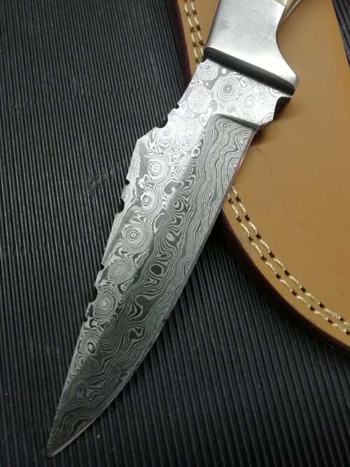 HANDMADE DAMASCUS STEEL HUNTING KNIFE !!!