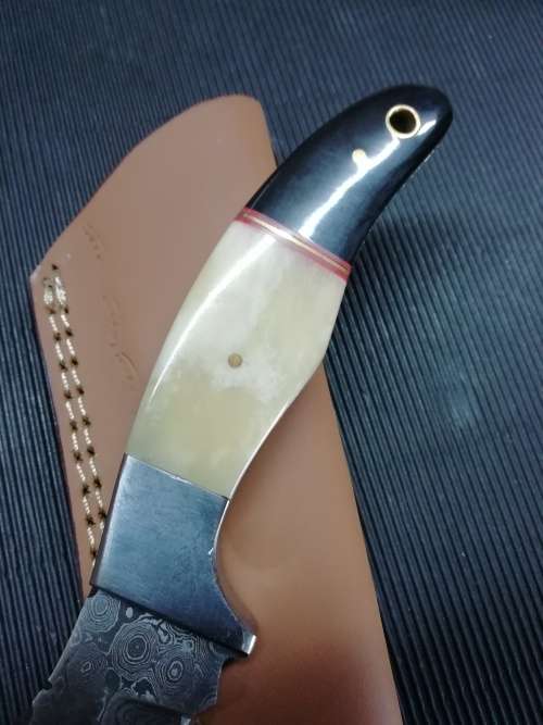 HANDMADE DAMASCUS STEEL HUNTING KNIFE !!!