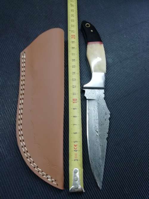 HANDMADE DAMASCUS STEEL HUNTING KNIFE !!!