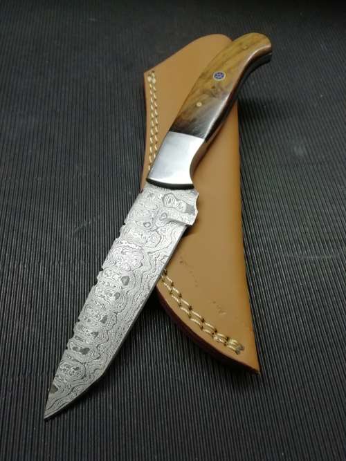 HANDMADE DAMASCUS STEEL HUNTING KNIFE !!!