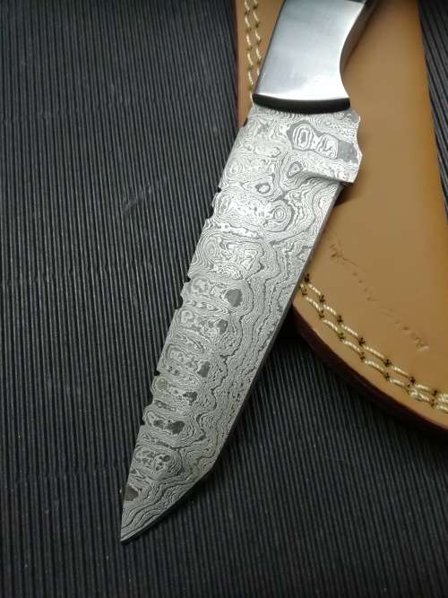 HANDMADE DAMASCUS STEEL HUNTING KNIFE !!!