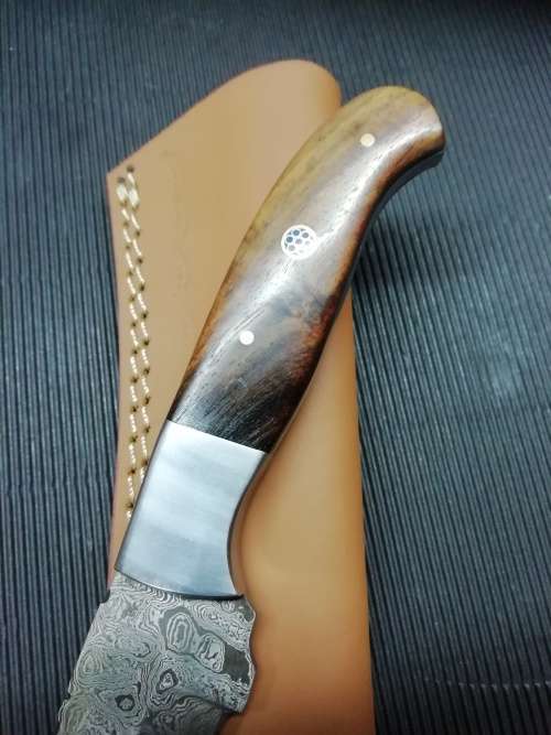 HANDMADE DAMASCUS STEEL HUNTING KNIFE !!!