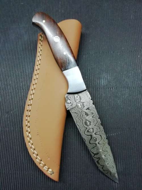 HANDMADE DAMASCUS STEEL HUNTING KNIFE !!!