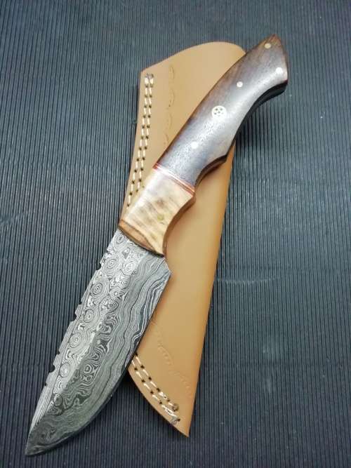 HANDMADE DAMASCUS STEEL HUNTING KNIFE !!!