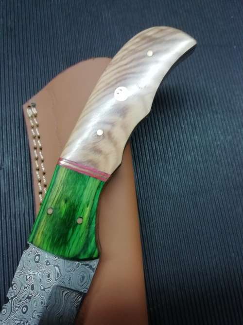 HANDMADE DAMASCUS STEEL HUNTING KNIFE !!!