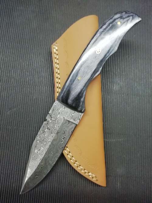 HANDMADE DAMASCUS STEEL HUNTING KNIFE !!!