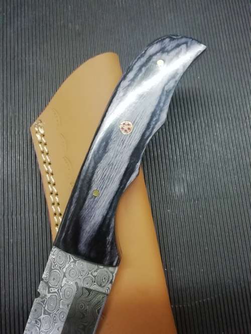 HANDMADE DAMASCUS STEEL HUNTING KNIFE !!!