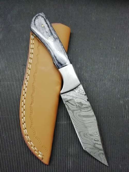 HANDMADE DAMASCUS STEEL HUNTING KNIFE !!!