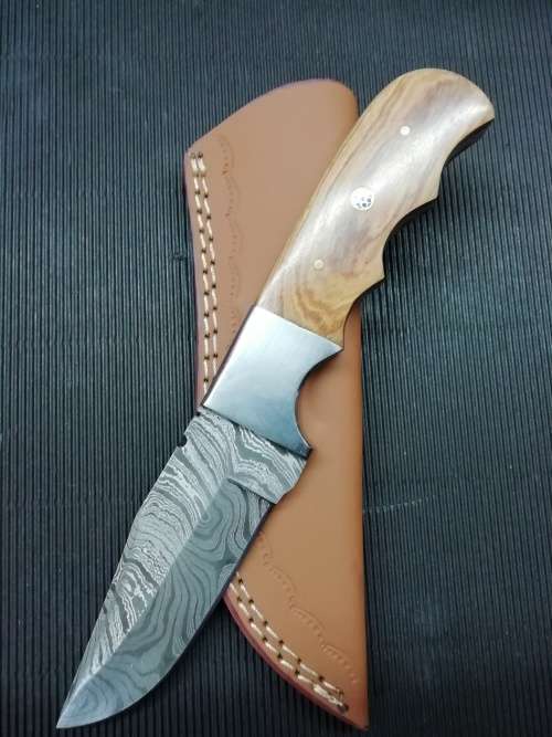 HANDMADE DAMASCUS STEEL HUNTING KNIFE !!!
