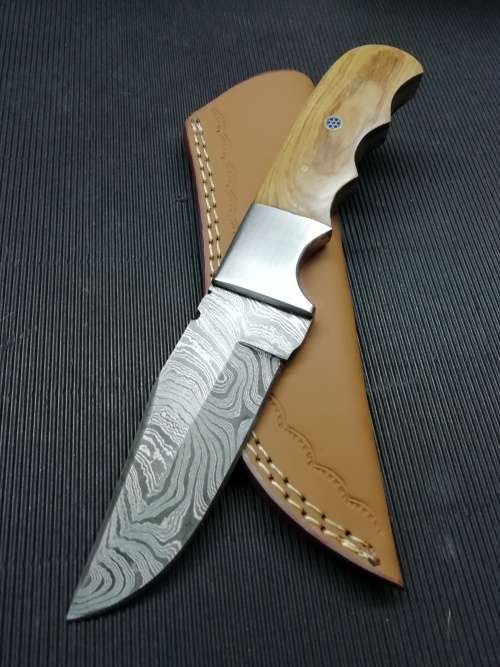 HANDMADE DAMASCUS STEEL HUNTING KNIFE !!!