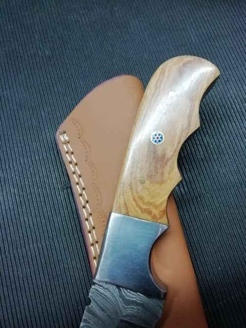 HANDMADE DAMASCUS STEEL HUNTING KNIFE !!!