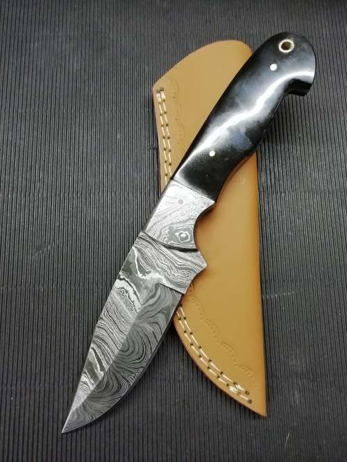HANDMADE DAMASCUS STEEL HUNTING KNIFE !!!