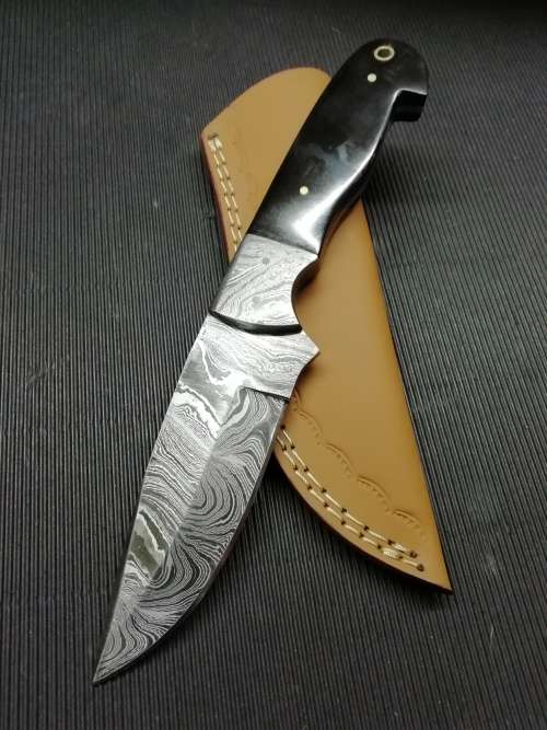 HANDMADE DAMASCUS STEEL HUNTING KNIFE !!!