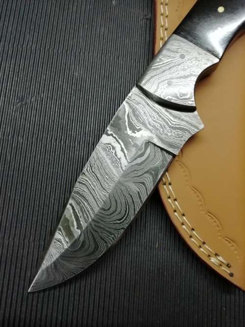 HANDMADE DAMASCUS STEEL HUNTING KNIFE !!!
