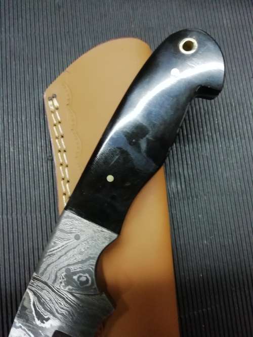 HANDMADE DAMASCUS STEEL HUNTING KNIFE !!!