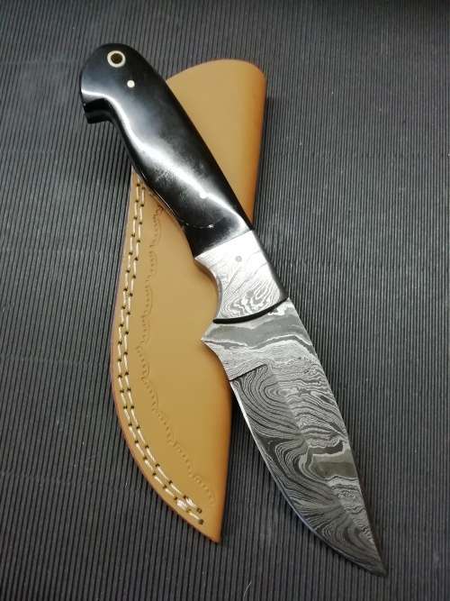 HANDMADE DAMASCUS STEEL HUNTING KNIFE !!!