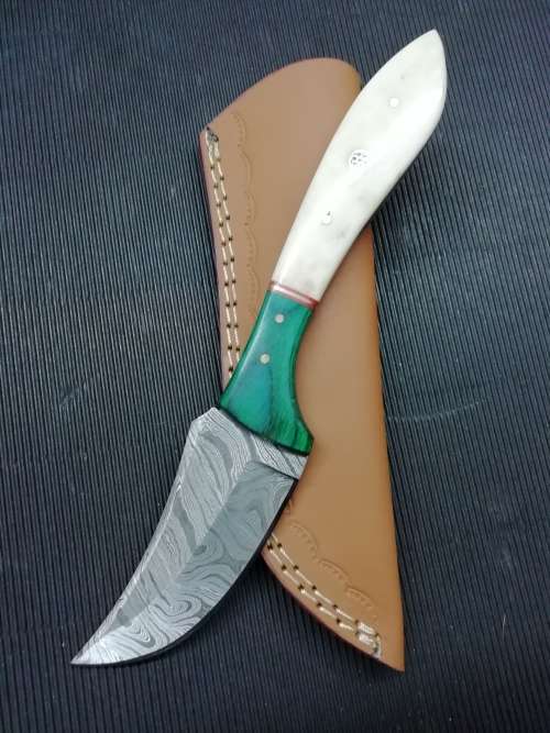 HANDMADE DAMASCUS STEEL HUNTING KNIFE !!!