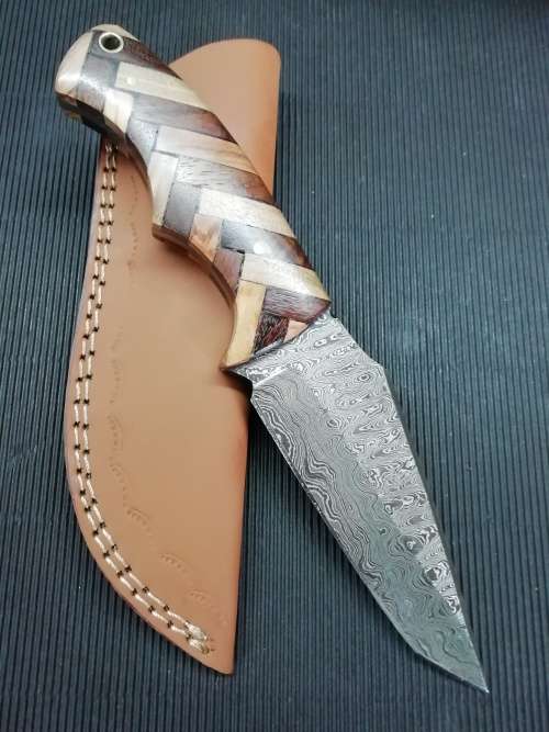 HANDMADE DAMASCUS STEEL HUNTING KNIFE !!!