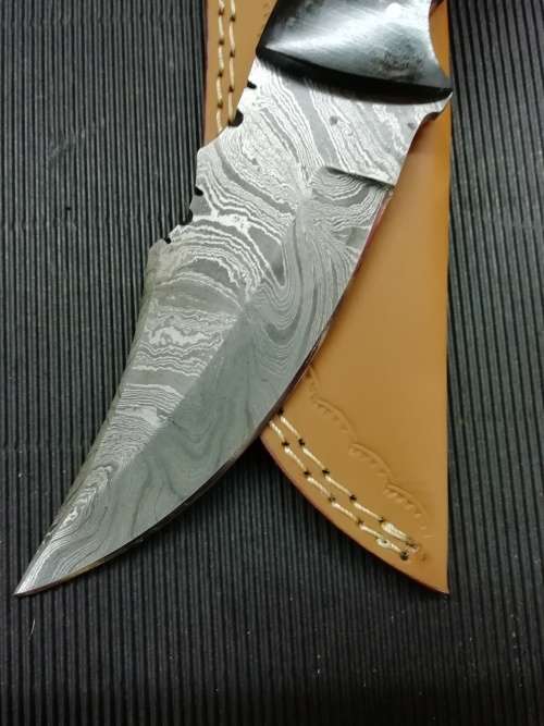 HANDMADE DAMASCUS STEEL HUNTING KNIFE !!!