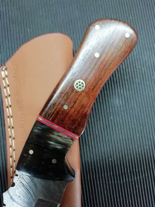 HANDMADE DAMASCUS STEEL HUNTING KNIFE !!!