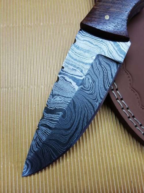 HANDMADE DAMASCUS STEEL HUNTING KNIFE !!!