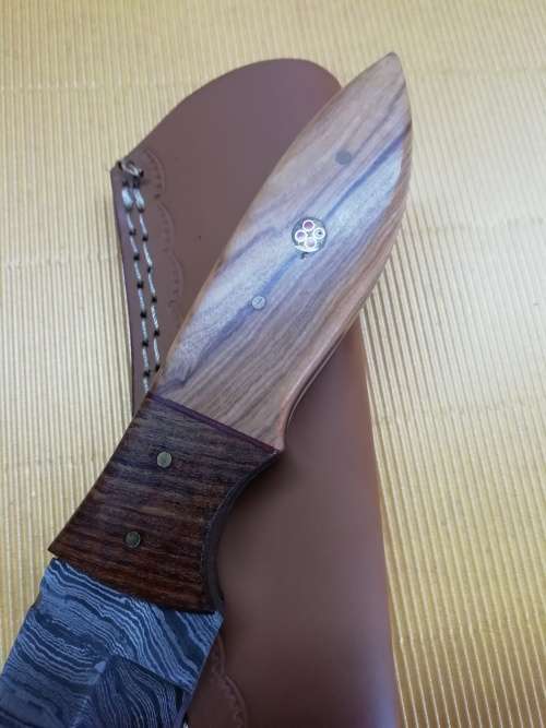 HANDMADE DAMASCUS STEEL HUNTING KNIFE !!!