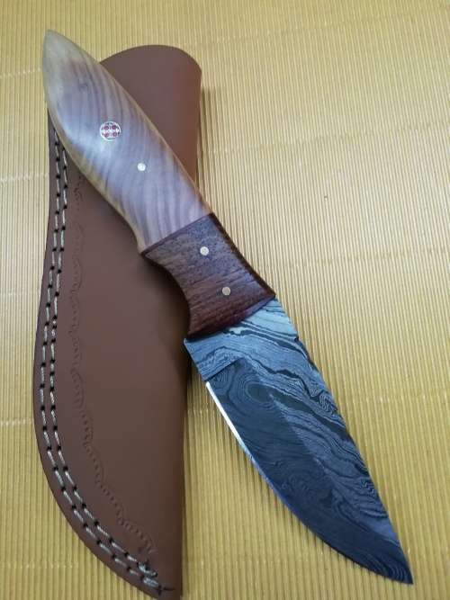 HANDMADE DAMASCUS STEEL HUNTING KNIFE !!!