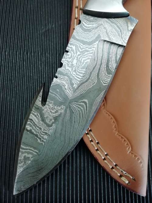 HANDMADE DAMASCUS STEEL HUNTING KNIFE !!!