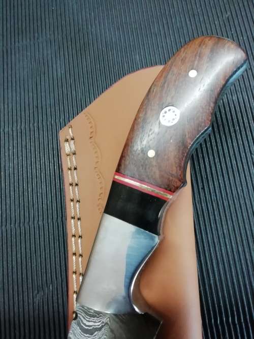 HANDMADE DAMASCUS STEEL HUNTING KNIFE !!!
