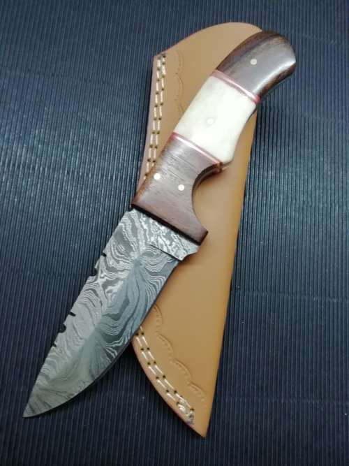 HANDMADE DAMASCUS STEEL HUNTING KNIFE !!!
