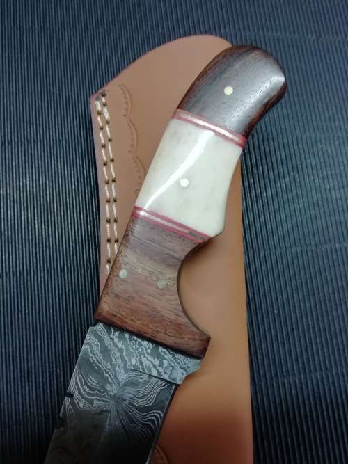 HANDMADE DAMASCUS STEEL HUNTING KNIFE !!!