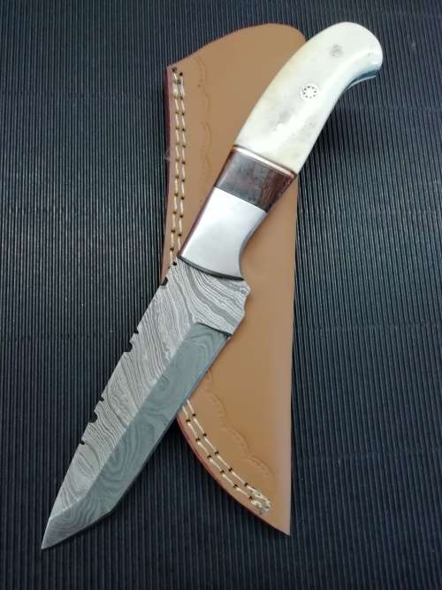 HANDMADE DAMASCUS STEEL HUNTING KNIFE !!!