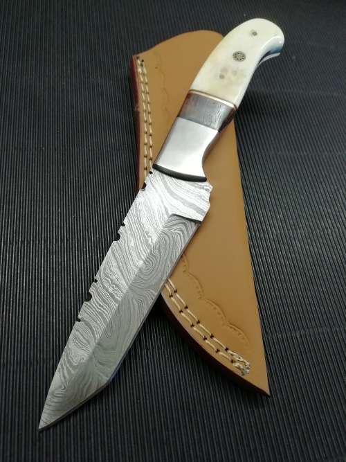 HANDMADE DAMASCUS STEEL HUNTING KNIFE !!!