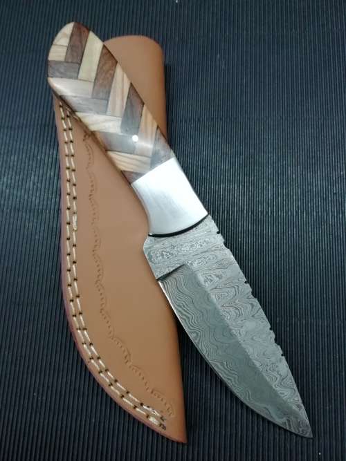 HANDMADE DAMASCUS STEEL HUNTING KNIFE !!!