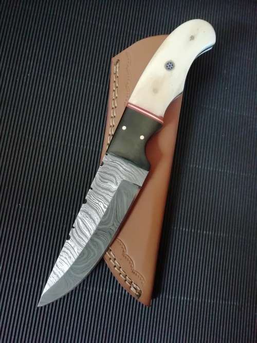 HANDMADE DAMASCUS STEEL HUNTING KNIFE !!!