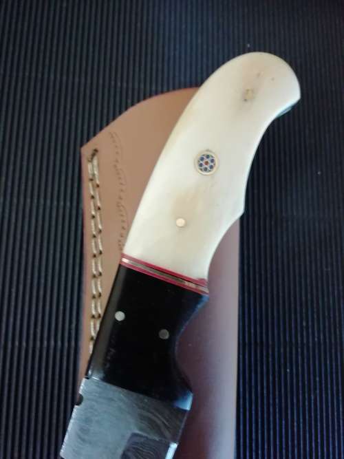 HANDMADE DAMASCUS STEEL HUNTING KNIFE !!!