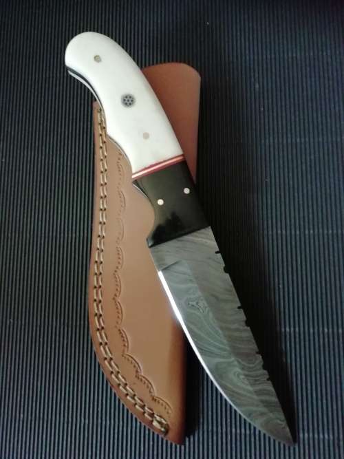 HANDMADE DAMASCUS STEEL HUNTING KNIFE !!!
