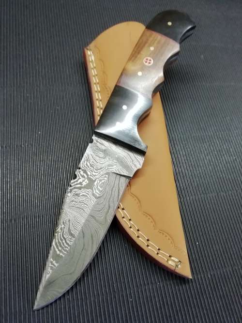 HANDMADE DAMASCUS STEEL HUNTING KNIFE !!!